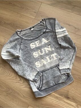 VENUS Gray 'SEA. SUN. SALT.' Crewneck Pullover